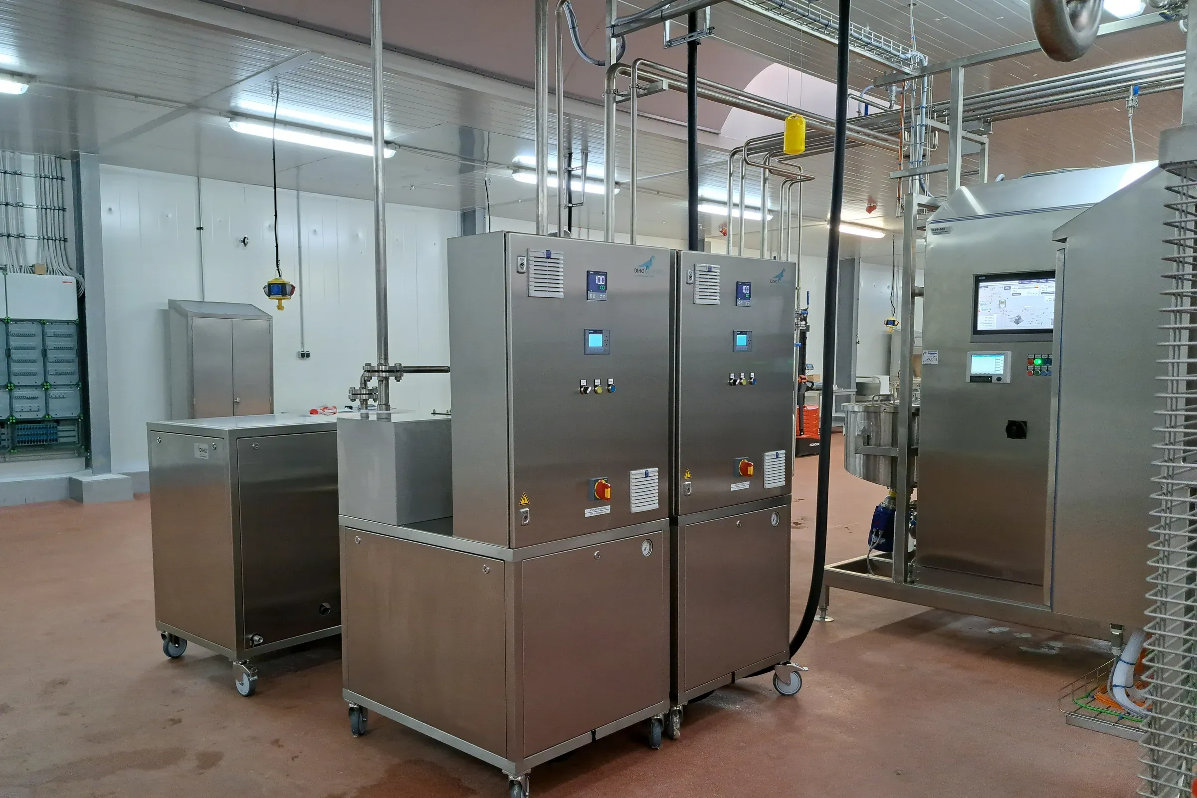 Dos DINO Dampferzeuger eléctricos en una producción alimentaria