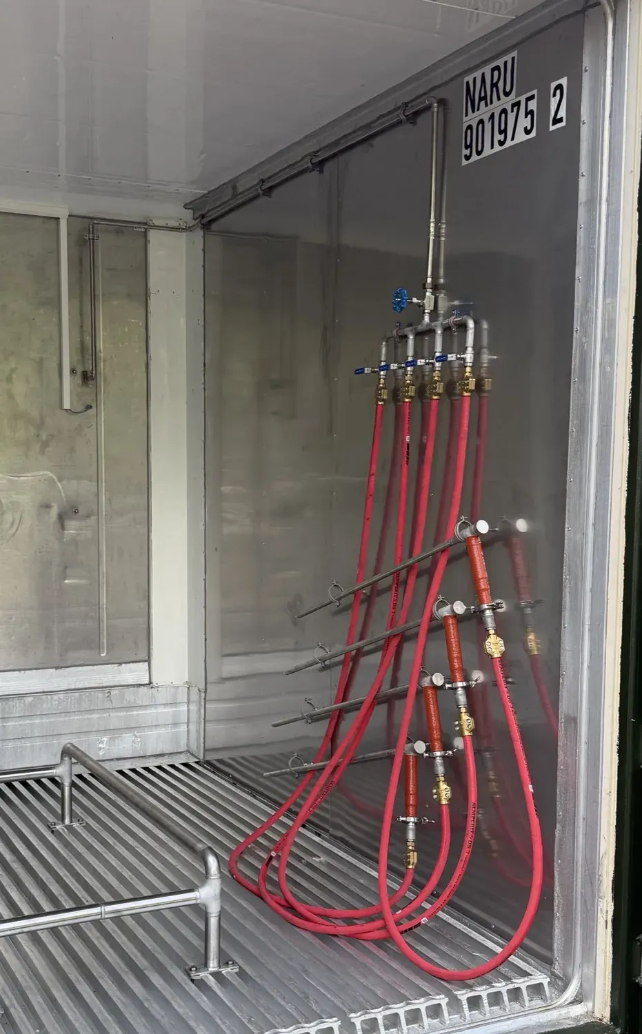 Detail: Dampflanzen-Verteiler mit vier separat schaltbaren Lanzen